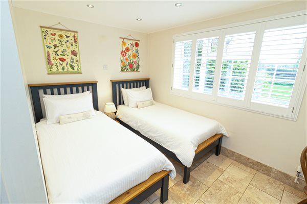 Twin bedroom